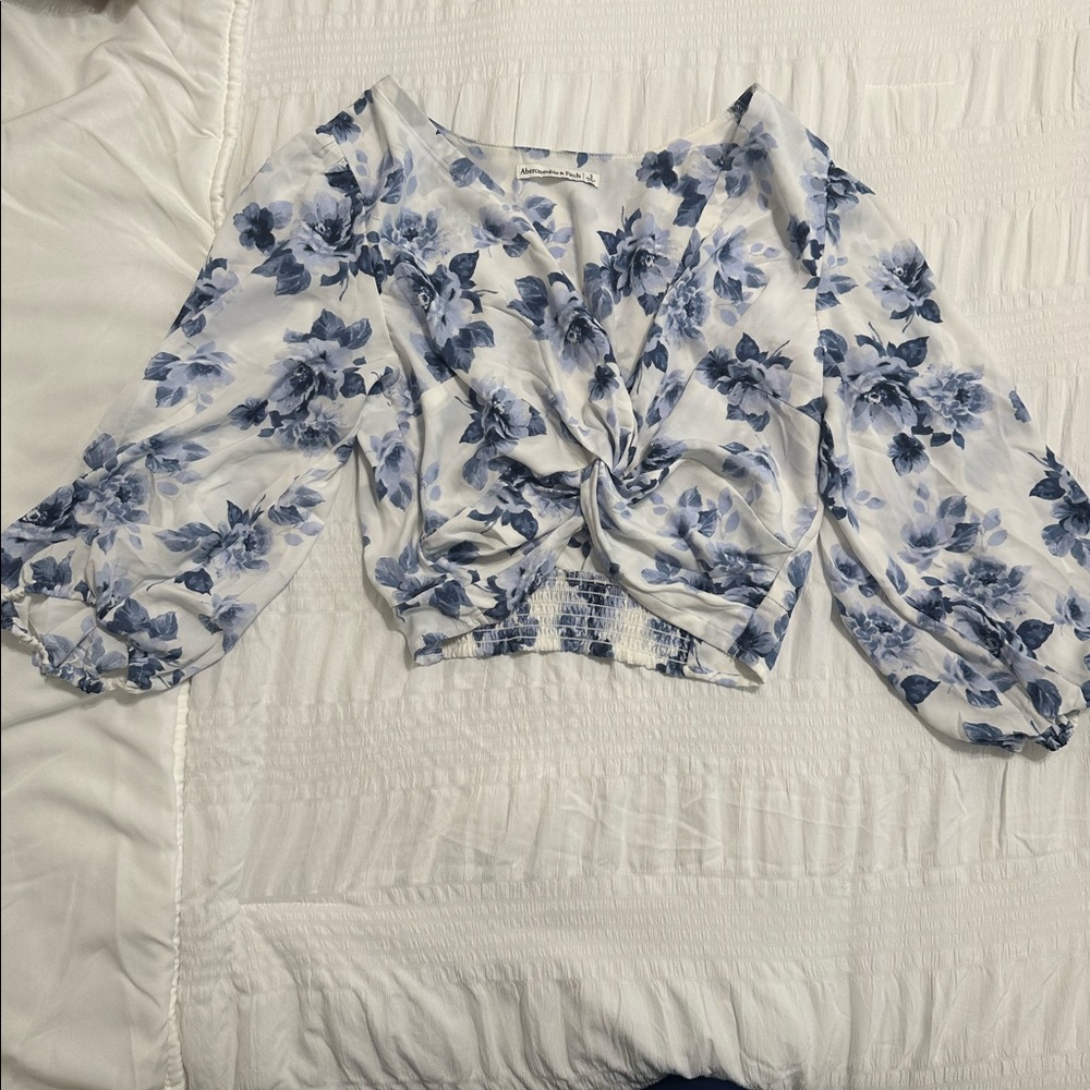 Abercrombie & Fitch Blue Floral blouse size small
